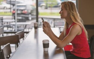 OVISNOST O PAMETNIM TELEFONIMA Mladi ne mogu kontrolirati vrijeme
