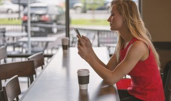 OVISNOST O PAMETNIM TELEFONIMA Mladi ne mogu kontrolirati vrijeme