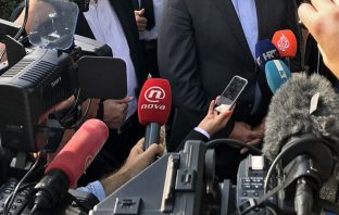 Javni servisi u Jugoističnoj Europi pod političkim pritiskom