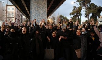 Iranski studenti prosvjeduju protiv režima, britanski veleposlanik ih podržao i na kratko završio u zatvoru