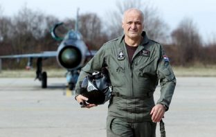 Hrvatski pilot Ivan Selak odgovorio KGK koja ga je prozvala na sučeljavanju: ‘Gospođo predsjednice, vi ste najobičnija ugroza za Hrvatsko ratno zrakoplovstvo!