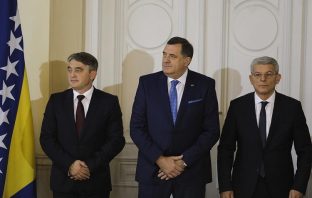 Glavni tajnik Predsjedništva BiH pozitivan na koronavirus, nije javio Tajništvu i sad u izolaciju moraju i Džaferović i Dodik