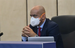 Čerkez kaže da su mu prijetili da će ga prebiti, a ima i novu maskicu za razliku od neučinkovitog vizira