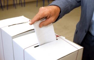 SVE ‘GORI’, A PRAVOSUĐE ŠUTI Radončić traži ponovno brojanje svih glasova iz Mostara i odgovornost SIP-a, Nikšić zatvor za korumpiranje članove biračih odbora