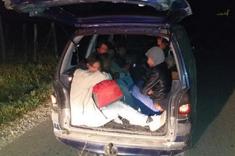 VESLALI I DOVESLALI Uhićeni krijumčari migranata iz Srbije u BiH -  organizirana skupina prokrijumčarila najmanje 245 migranata - Republika