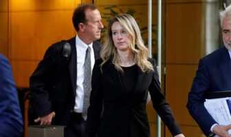 Luksuzan i rastrošan život najveće prevarantice Silicijske doline: “Nasljednici Stevea Jobsa” prijeti 20 godina zatvora