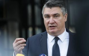 “UJEO VUK KENJCA” – Milanović o poslijeratnoj obnovi: “Očito se kokošarilo, ali će sve, nažalost, otići u zastaru”