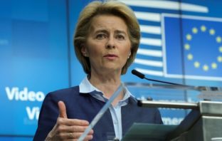 Von der Layen privatnim zrakoplovom letjela i na kraće rute, a za govornicom zagovarala prijevoz koji ne zagađuje okoliš – Bruxelles je brani