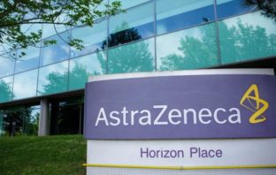 EK tužila AstraZenecu zbog nepoštivanja obveza, tvrtka odbacuje optužbe