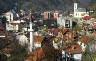 “ŠAPTOM PALA” – ‘PROBOSANSKE’ STRANKE PREDALE SREBRENICU – Prvo bojkotirali izbore i kazali da neće prihvatiti mandate – izgubili izbore i prihvatili mandate