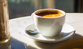 Barist upozorava u kojem slučaju uvijek treba vratiti kavu i tražiti novu u kafiću