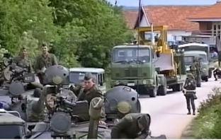 Godišnjica zaustavljanja JNA tenkova na Pologu – Prvi i posljednji put Hrvati su skandirali Aliji Izetbegoviću koji im je tada kazao: “Vi ste moj narod, ja sam vaš” – Danas je sve drukčije