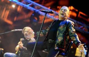 Preminuo Aki Rahimovski, legendarni pjevač Parnog valjka