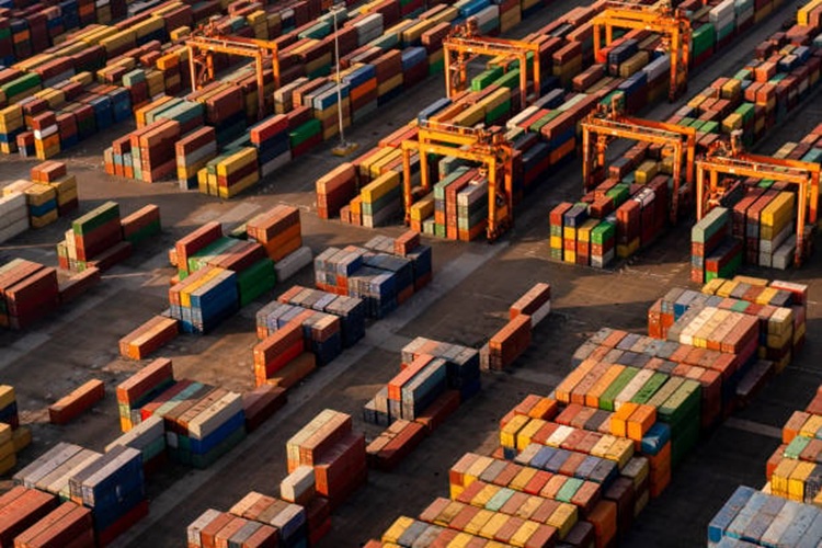 Svjetska trgovina naglo usporava iduće godine, upozorava WTO