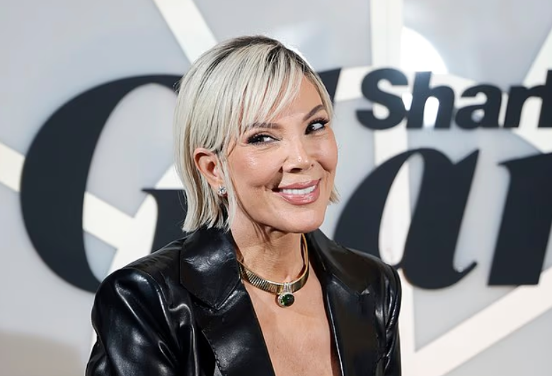 Plastični kirurg Kris Jenner navodno je zatrpan pozivima ljudi koji pokušavaju otkriti njezinu tajnu “šifru za preporuke“