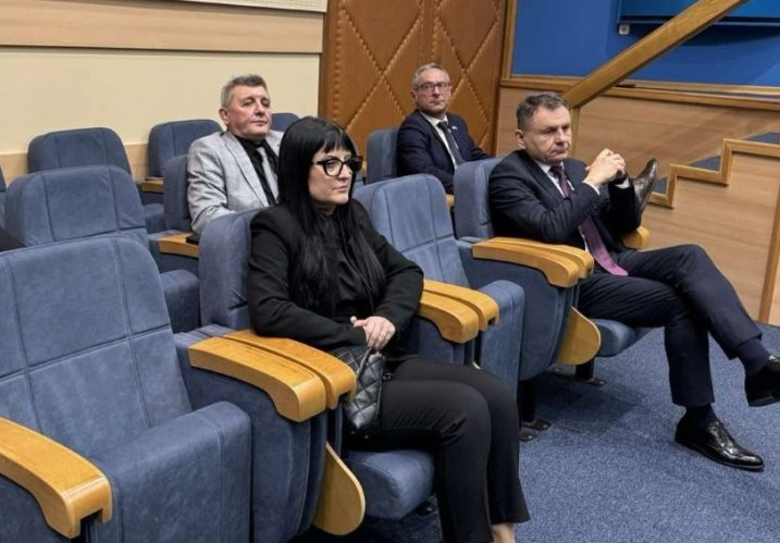 “Pristao sam bit ću sve što hoće” – Trgovina nacionalnošću za fotelju i trenutak vlasti