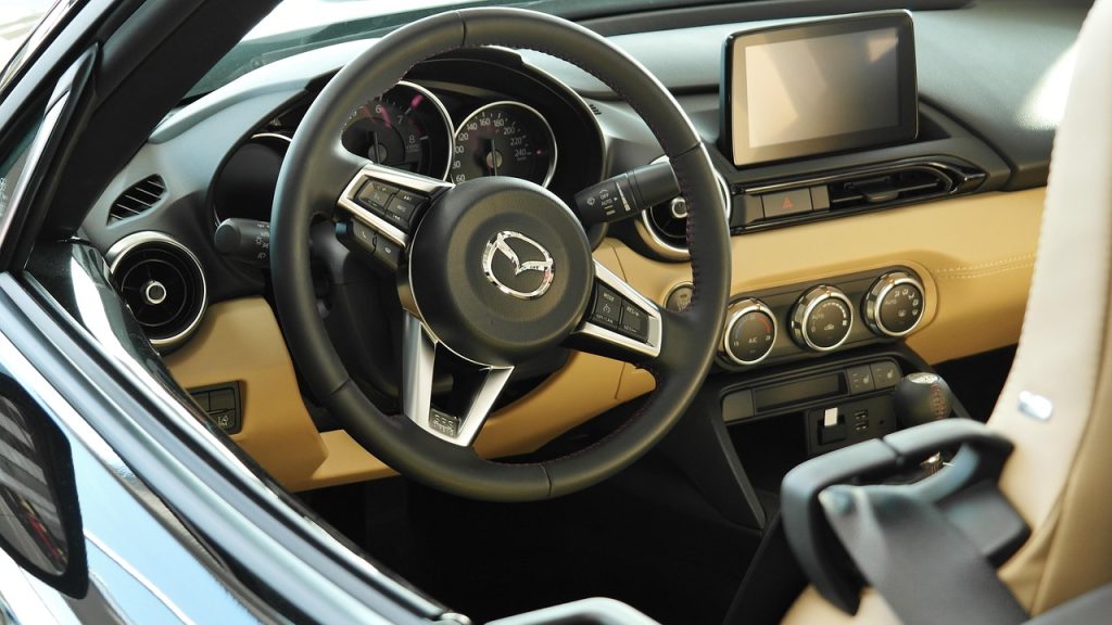 Kako luksuzni automobili iz Europe i Japana i dalje pronalaze put do ruskog tržišta