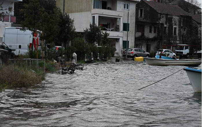 U dolini Neretve poplavljene kuće u Rogotinu i Šarića Strugama