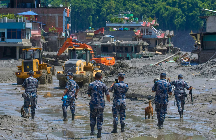 Broj poginulih u Nepalu skoro 500, ali Nepal, za sada, ne želi stranu pomoć u spašavanju
