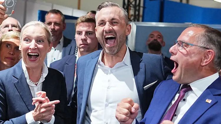 “TOLIKO LJUDI DALO SE ZAVESTI OD ŠARLATANA” Desničarski AfD slavi pobjedu u njemačkoj pokrajini – na društvenim mrežama slave i brojni hrvatski desničari-doseljenici kne shvaćajući da su i oni u izglednom planu za deportaciju i da je AfD ‘objavio rat’ i crkvama