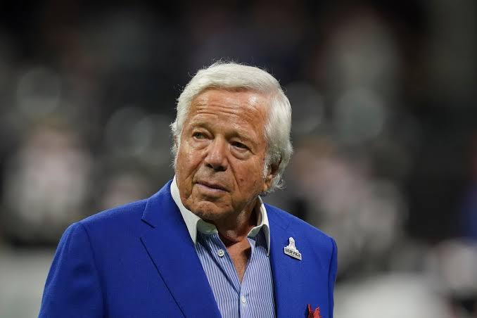 Tko je Robert Kraft, čovjek zbog kojeg je Macklemore ostao bez turneje s Edom Sheeranom? Njegovo se ime spominje i u Epsteinovim dokumentima