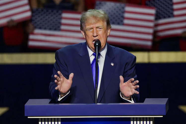 Trump daje očajnička obećanja – 5.000 dolara svakom Amerikancu ako njegovi republikanci pobijede na međuizborima u studenom – zašto je to još jedno isprazno obećanje?