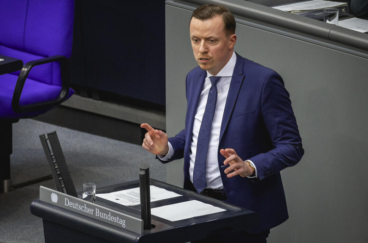 Bundestag ukinuo imunitet zastupniku SPD-a bh korijena Adisu Ahmetoviću – osumnjičen je za korupciju – SDA gubi snažnog lobistu