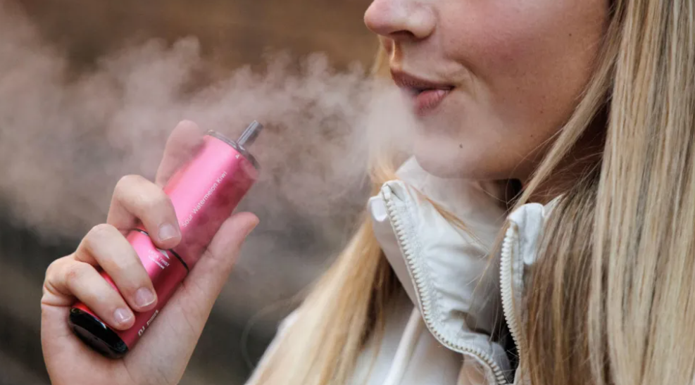 Zašto sve više ljudi koji nikada nisu pušili postaje ovisno o e-cigaretama?